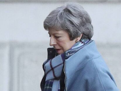 La primera ministra de Reino Unido, Theresa May, este lunes a la entrada de Downing Street.