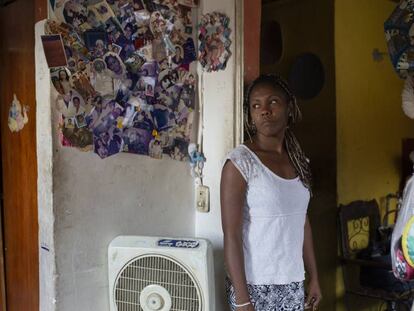 María Fernanda Rodríguez, en su casa del barrio de Cotiza, en Caracas. En vídeo, manifestaciones a favor del paso de ayuda humanitaria desde el Colombia en la frontera.