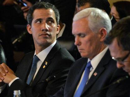 Pence y Guaidó, este lunes en la cumbre de Bogotá. En vídeo, EE UU llama a sus aliados americanos a congelar los activos petroleros de Venezuela.