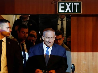 En vídeo, Netanyahu a un paso de ser juzgado por corrupción.