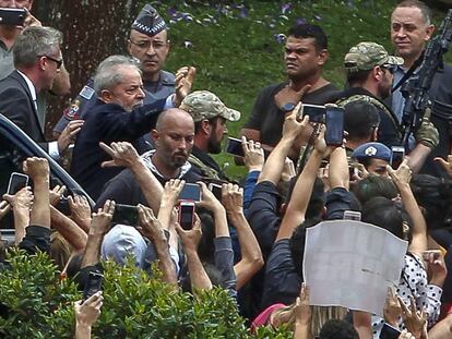 Lula a su llegada al cementerio de São Bernardo do Campo.