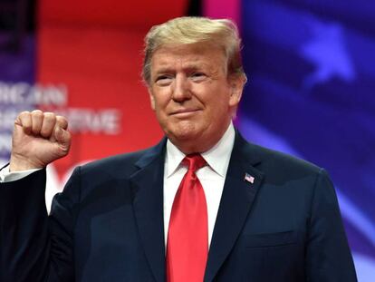 Donald Trump, en la Conferencia Política Conservadora el pasado sábado. En vídeo, las reacciones del secretario de Comercio de India, Anup Wadhawan.