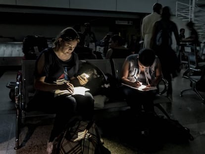 Una sala de espera del aeropuerto de Caracas.