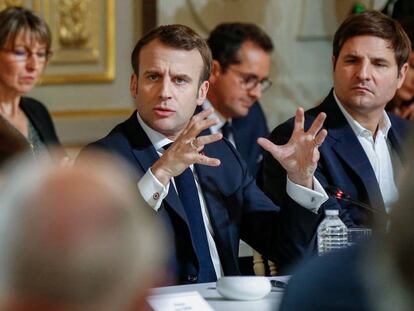 El presidente francés, Emmanuel Macron, en pleno debate con los intelectuales.
