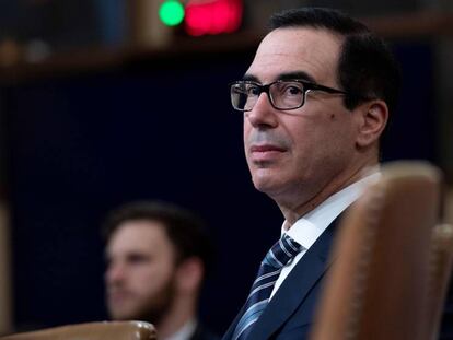 El secretario del Tesoro de EE UU, Steven Mnuchin. En vídeo, Donald Trump advierte a Venezuela de que las sanciones más "duras aún" no han llegado.