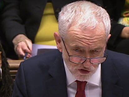 El líder del Partido Laborista, Jeremy Corbyn, este miércoles en la Cámara de los Comunes. En vídeo, May pide una prórroga para el Brexit.