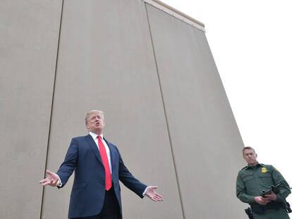 Donald Trump inspecciona el muro construido en San Diego, California. En vídeo, el resultado de la votación en el Congreso.