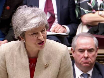 La primera ministra británica, Theresa May, este viernes en el Parlamento. En vídeo, diputados británicos trabajan a contrarreloj en nuevas opciones para salvar el Brexit.