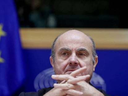 El vicepresidente del BCE, Luis de Guindos, en el Parlamento Europeo. En vídeo, declaraciones de Luis de Guindos.