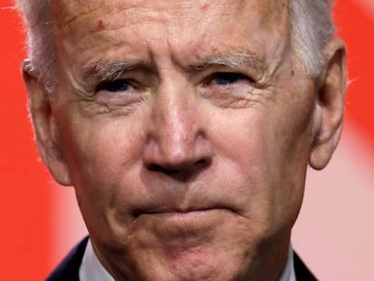 En vídeo, una segunda mujer acusa a Joe Biden de tocarla de forma inapropiada.