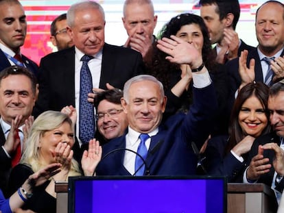 El primer ministro Benjamín Netanyahu, tras conocer los primeros resultados electorales.