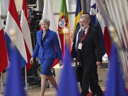 Theresa May llega al Consejo Europeo este miércoles en Bruselas. En vídeo, la Unión Europea pospone el Brexit hasta el 31 de octubre.
