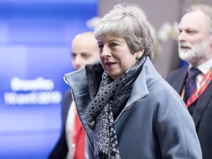 Theresa May deja el Consejo Europeo de este miércoles en Bruselas. En vídeo, declaraciones de Jea-Claude Juncker.