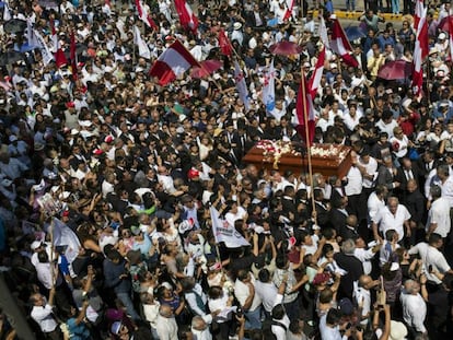 Seguidores del expresidente Alan García en el funeral.