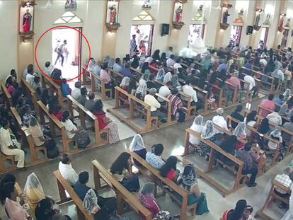 Un presunto terrorista suicida cerca de la iglesia de San Sebastián, en Negombo. En vídeo, uno de los terroristas identificados.
