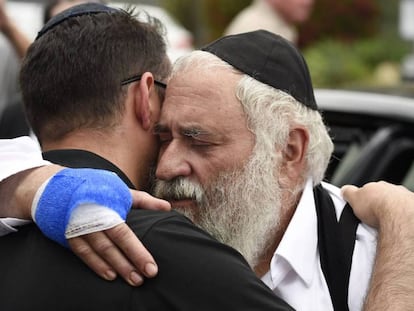 El rabino Yisroel Goldstein, herido en la mano en el atentado, este domingo.