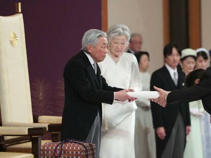 O imperador japonês Akihito em sua cerimônia de abdicación nesta terça-feira em Tóquio.