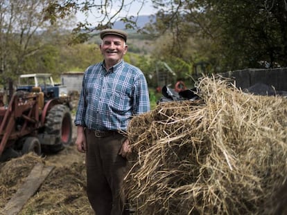 Manuel Domínguez, vecino de un aldea de A Teixeira (Ourense).