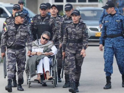 El exjefe guerrillero Jesús Santrich, a la salida de la cárcel La Picota.