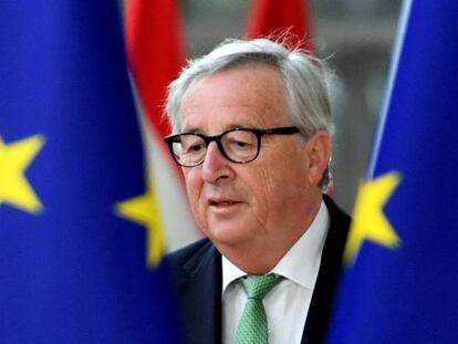 Jean-Claude Juncker, a su llegada a la cumbre europea, este martes en Bruselas. En vídeo, declaraciones de Angela Merkel y Emmanuel Macron.