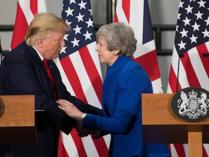 Reunión del presidente de EE UU, Donald Trump, con la primera ministra Theresa May y un grupo de empresarios este martes en Londres./ En vídeo: declaraciones de Trump.