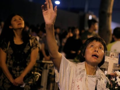 Protesta frente al Parlamento autónomo de Hong Kong, este martes. En vídeo, declaraciones de Carrie Lam.