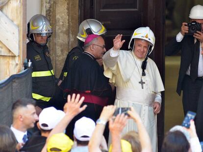 El Papa Francisco, este domingo en la catedral de Camerino, en Italia.