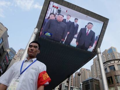 Imagen de televisión del encuentro entre Kim Jong-un y Xi Jinping, en Pyongyang. En vídeo, las claves de esta reunión.