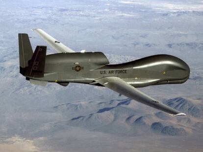 Dron del Ejército de EE UU. En vídeo, el presidente Donald Trump amenaza a Irán.
