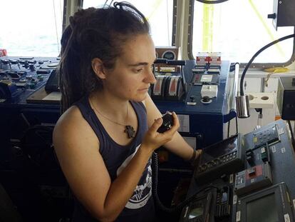 Carola Rackete, la capitana de la nave humanitaria 'Sea-Watch 3'. En vídeo, el el mensaje que mandó Rackete desde el barco, este jueves.