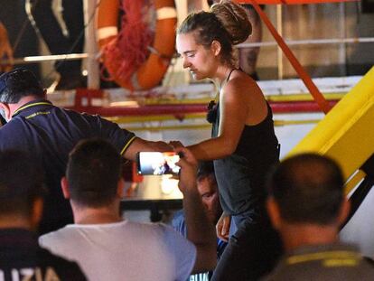 La capitana del ‘Sea-Watch 3’, Carola Rackete, durante su detención, este sábado.