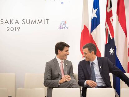 El primer ministro de Canadá, Justin Trudeau, y Pedro Sánchez, en Osaka.