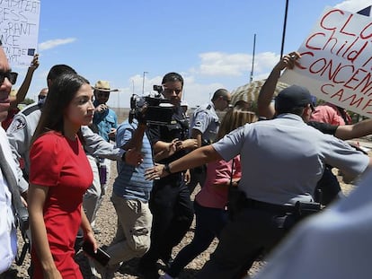 Alexandria Ocasio-Cortez en el centro de detención de Clint, Texas. En vídeo, las declaraciones de Ocasio-Cortez.
