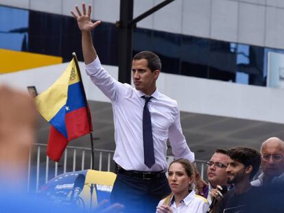 Juan Guaidó en las celebraciones del Día de la Independencia, en Caracas. En vídeo, declaraciones de Guaidó el pasado viernes.