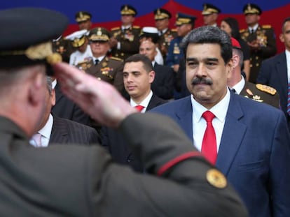 Maduro en un acto militar, este miércoles. En vídeo, las tensiones por la muerte del capitán Acosta.