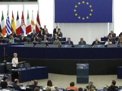 La candidata a presidir la Comisión Europea, Ursula von der Leyen, durante su discurso. En vídeo, resumen de su intervención.