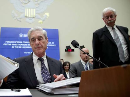 El fiscal especial de la trama rusa, Robert S. Mueller durante su declaración ante el Congreso de EE UU. En vídeo, declaraciones de Mueller.