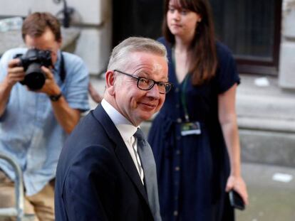 El canciller del Ducado de Lancaster, Michael Gove, el miércoles en Downing Street. En vídeo, declaraciones de Boris Johnson.