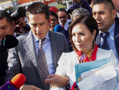 Rosario Robles, a su llegada al Reclusorio Sur. En vídeo, declaraciones de López Obrador, sobre la detención de la exministra.