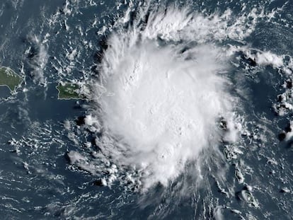 Imagen de la tormenta tropical Dorian acercándose a Puerto Rico. En vídeo, el país se prepara para la llegada del temporal.