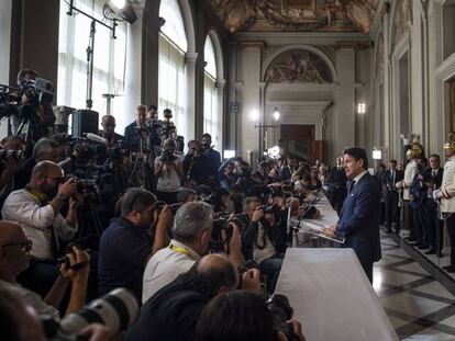 FOTO Y VÍDEO: El primer ministro italiano, Giuseppe Conte, durante la rueda de prensa en Roma, este jueves.