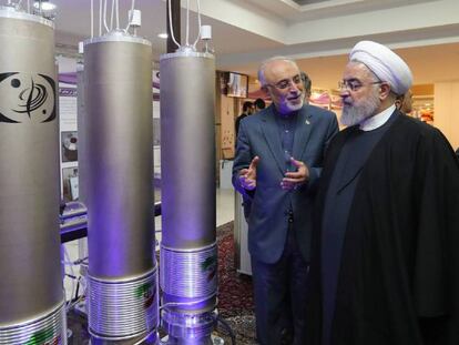 El presidente iraní Rohani visita unas instalaciones, durante el día de la tecnología nuclear, en Teherán el pasado 9 de abril. En vídeo, su anuncio este jueves.