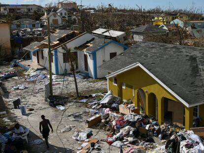 Un vecindario destruido en Gran Ábaco (Bahamas), el sábado 7 de septiembre, tras el paso del huracán Dorian. En vídeo, la destrucción en Gran Ábaco, desde dentro.