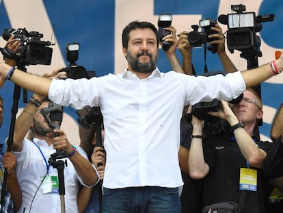 En foto , Matteo Salvini, durante un acto político en Pontida (Italia) el pasado domingo. En vídeo, fragmento de su discurso.