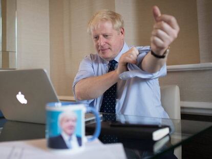 Boris Johnson, este martes en Manchester. En vídeo, declaraciones del primer ministro a la BBC.