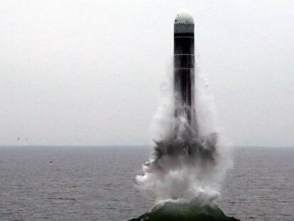 Momento del lanzamiento del misil. En vídeo, el primer ministro de Japón condena los últimos lanzamientos.