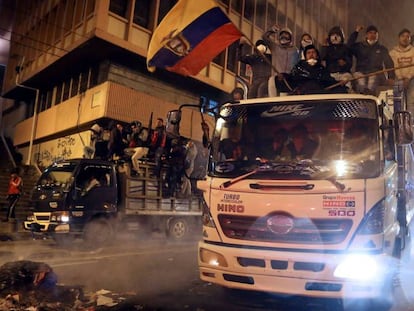 Protesta por el centro de Quito, este lunes. En vídeo, crónica sobre las protestas.