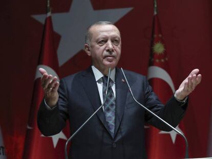 El presidente turco, Recep Tayyip Erdogan, habla este jueves ante funcionarios de su partido en Ankara. En vídeo, declaraciones de Erdogan.