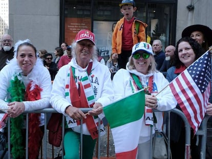 Celebración del día de Colón en Nueva York, el lunes. En vídeo, Donald Trump defiende el día de Cristobal Colón.