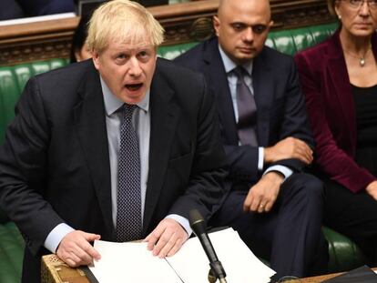 El primer ministro británico Boris Johnson durante el debate de este sábado en el Parlamento. En vídeo, declaraciones de Johnson.